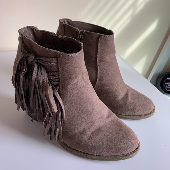 Boots - Picture 2 of 6